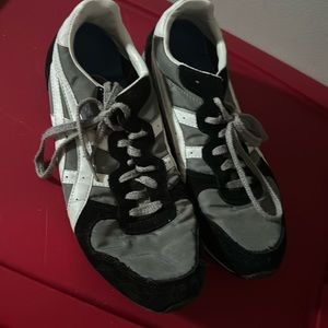 Used ASICS